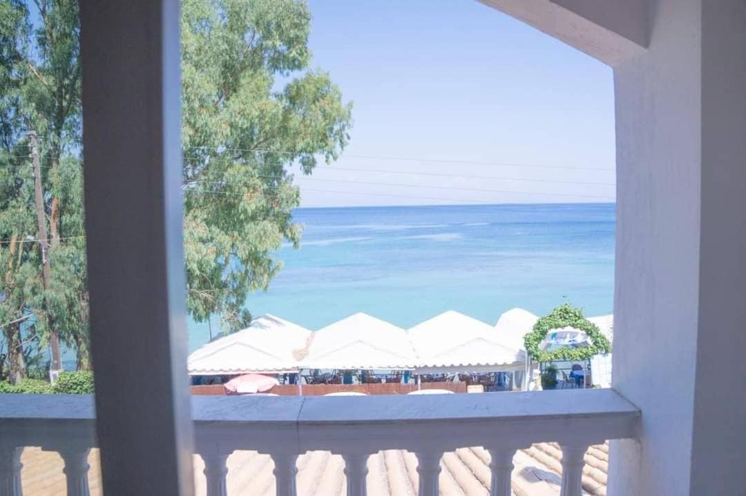 Апарт готель Ionian Mare Агіос Іоанніс Перістеріон Екстер'єр фото