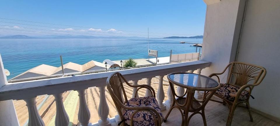 Апарт готель Ionian Mare Агіос Іоанніс Перістеріон Екстер'єр фото